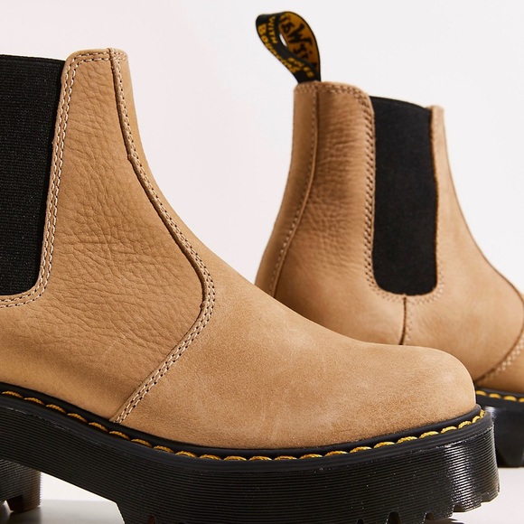 Dr. Marten Rometty in Sand - Picture 3 of 3